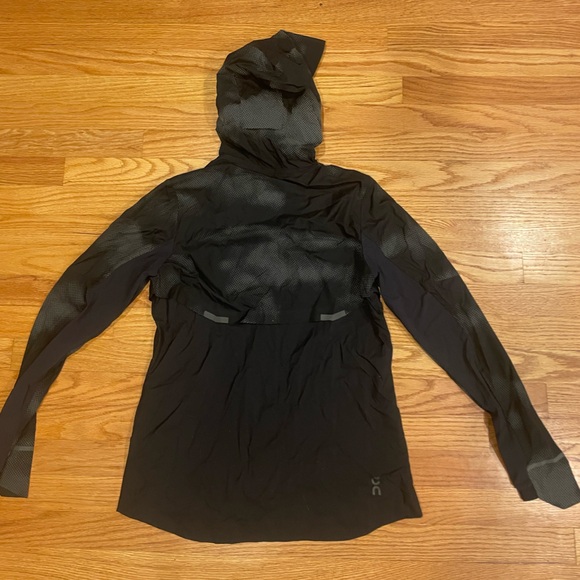 On cloud 2022 Lumos weather jacket running hood Women’s Medium rain coat - Picture 2 of 5